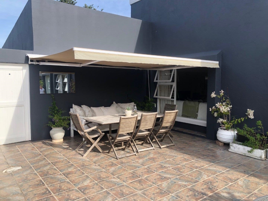 4 Bedroom Property for Sale in Westcliff Western Cape